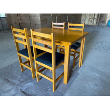 Conjunto Mesa 120x70 de Madeira Mel com 4 Cadeiras Estofada - Cod: 80525